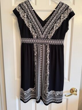 INC International Concepts Black and White Patterned V-Neck Midi Dress
